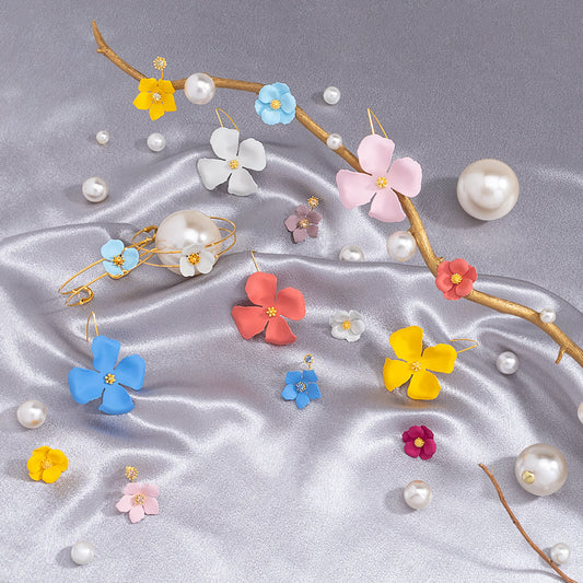 unique flower earrings for sensitive ears, minimalist flower stud earrings for minimal fashion, bright and playful flower earrings for summer