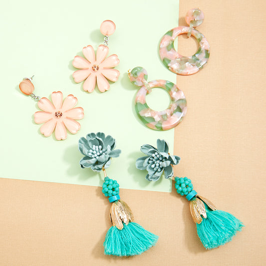 resin flower earrings with vibrant colors, small and dainty flower earrings for everyday elegance, artisan-crafted flower earrings with detailed craftsmanship